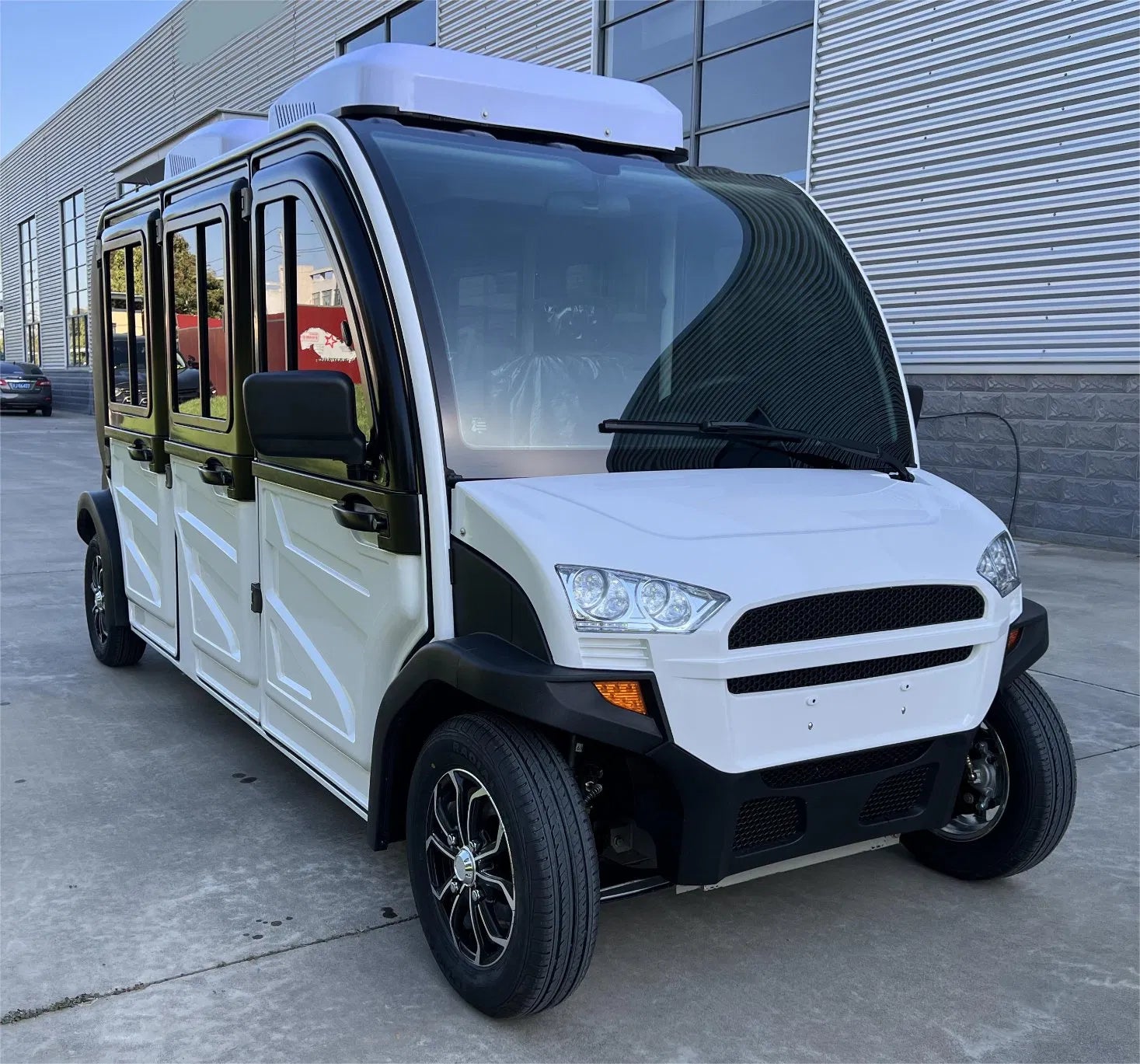 6 Seater Electric Golf Cart with Air Conditioning for Resorts and Sightseeing in Dubai UAE