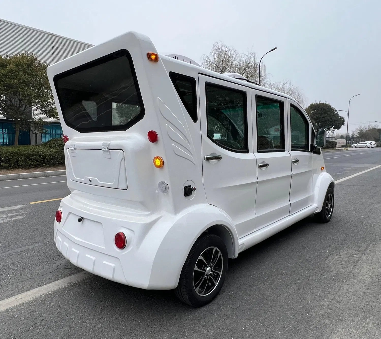 6 to 8 Seater Electric Golf Cart with Powerful Dual AC for Dubai and UAE Resorts